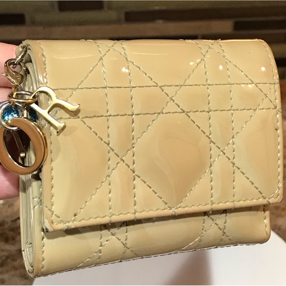 DIOR Cannage Patent Leather Trifold Wallet π€©π₯β€οΈ - Picture 10 of 17